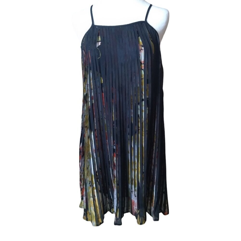 Love Riche Size Medium Pleated Spaghetti Strap Floral Lined Shift Dress